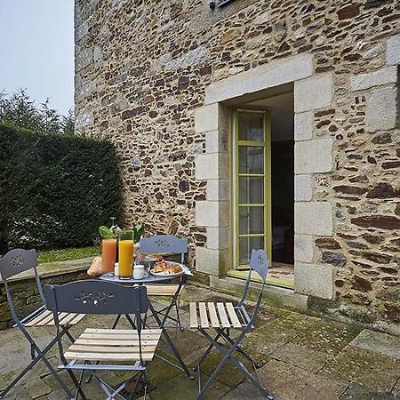 Gite La Terrasse - Manoir Le Plessix Madeuc Corseul Exterior photo